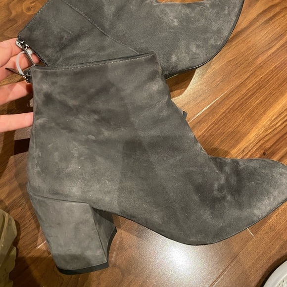 Stuart Weitzman / Bacari Gray Slate block heel ankle boot Suede Booties Size 10 - Picture 7 of 8